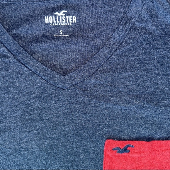 Hollister Men's Short Sleeve Blue & Red V-Neck T-Shirt, Size Small EUC - Picture 2 of 2